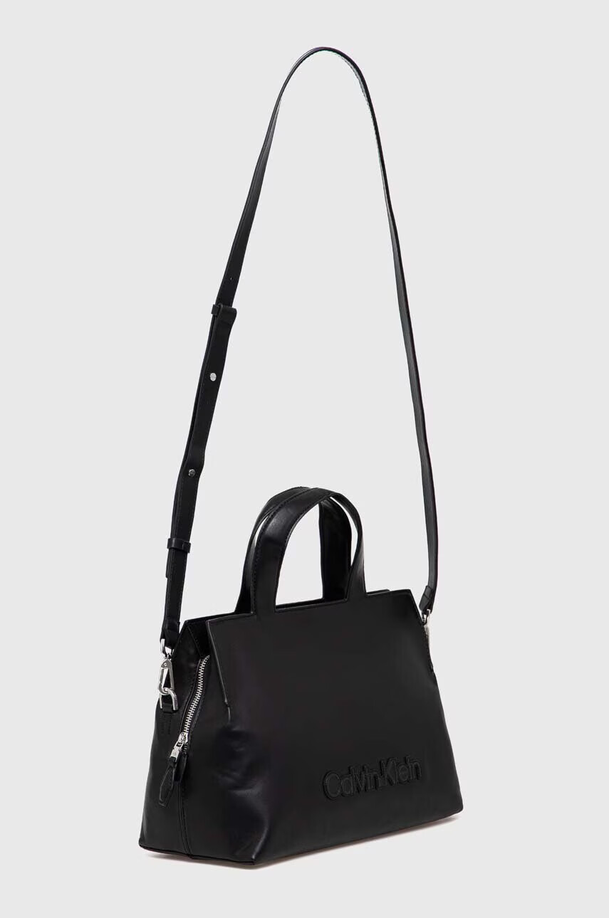Calvin Klein Чанта в черно - Pepit.bg