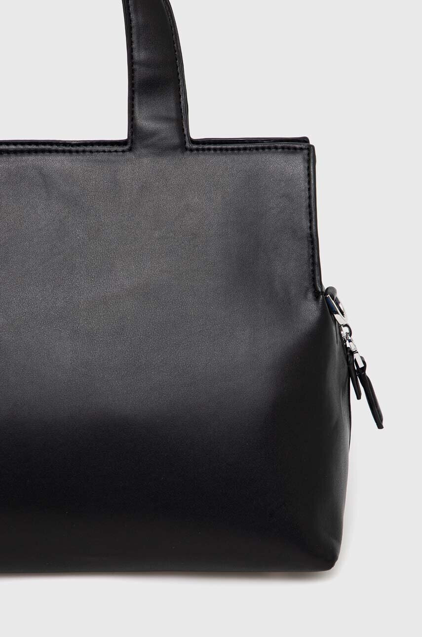 Calvin Klein Чанта в черно - Pepit.bg