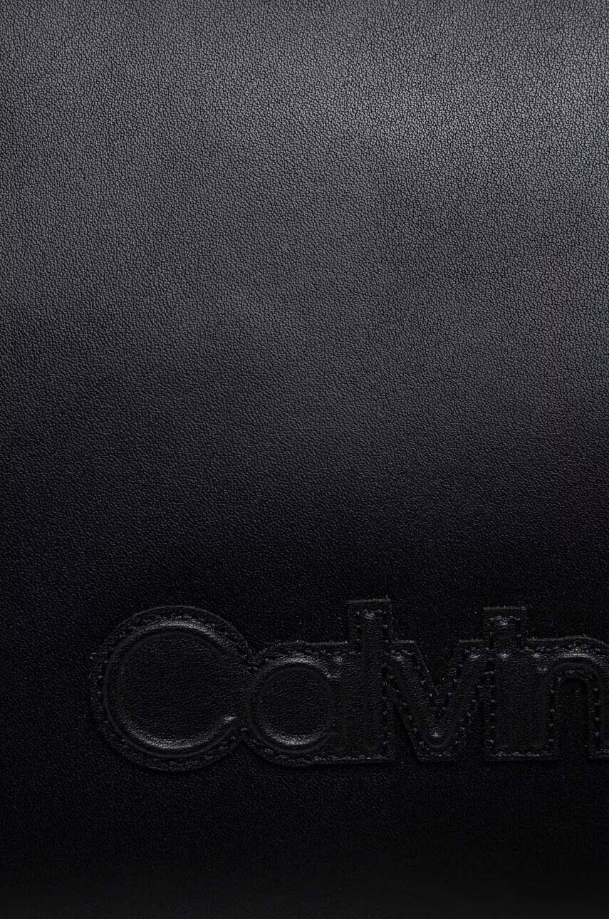Calvin Klein Чанта в черно - Pepit.bg
