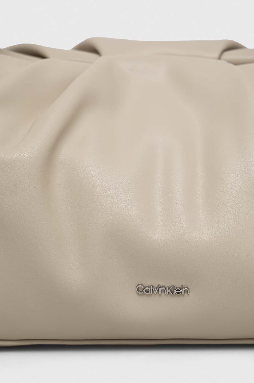 Calvin Klein Чанта в бежово - Pepit.bg