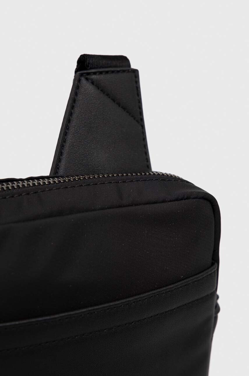 Calvin Klein Чанта през рамо в черно - Pepit.bg