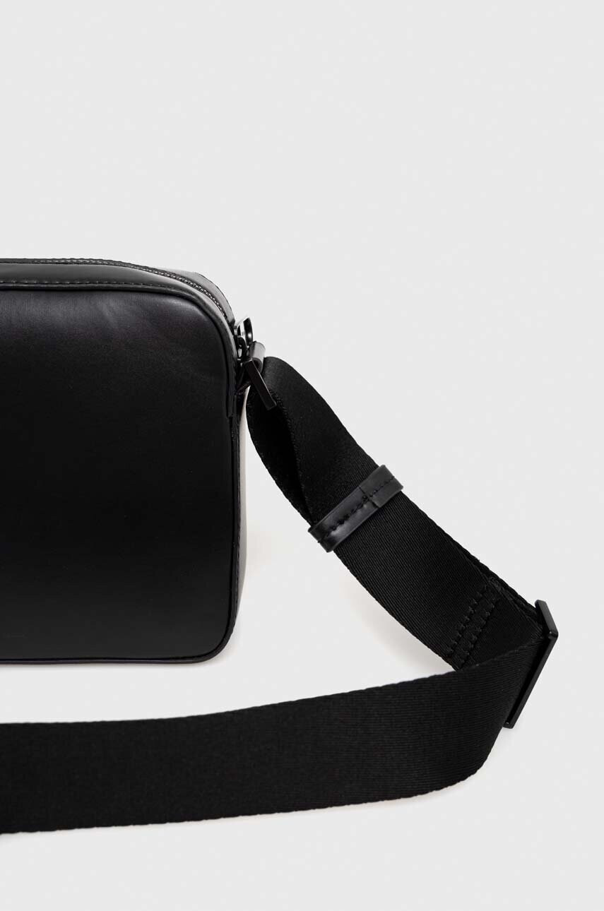 Calvin Klein Чанта през рамо в черно - Pepit.bg