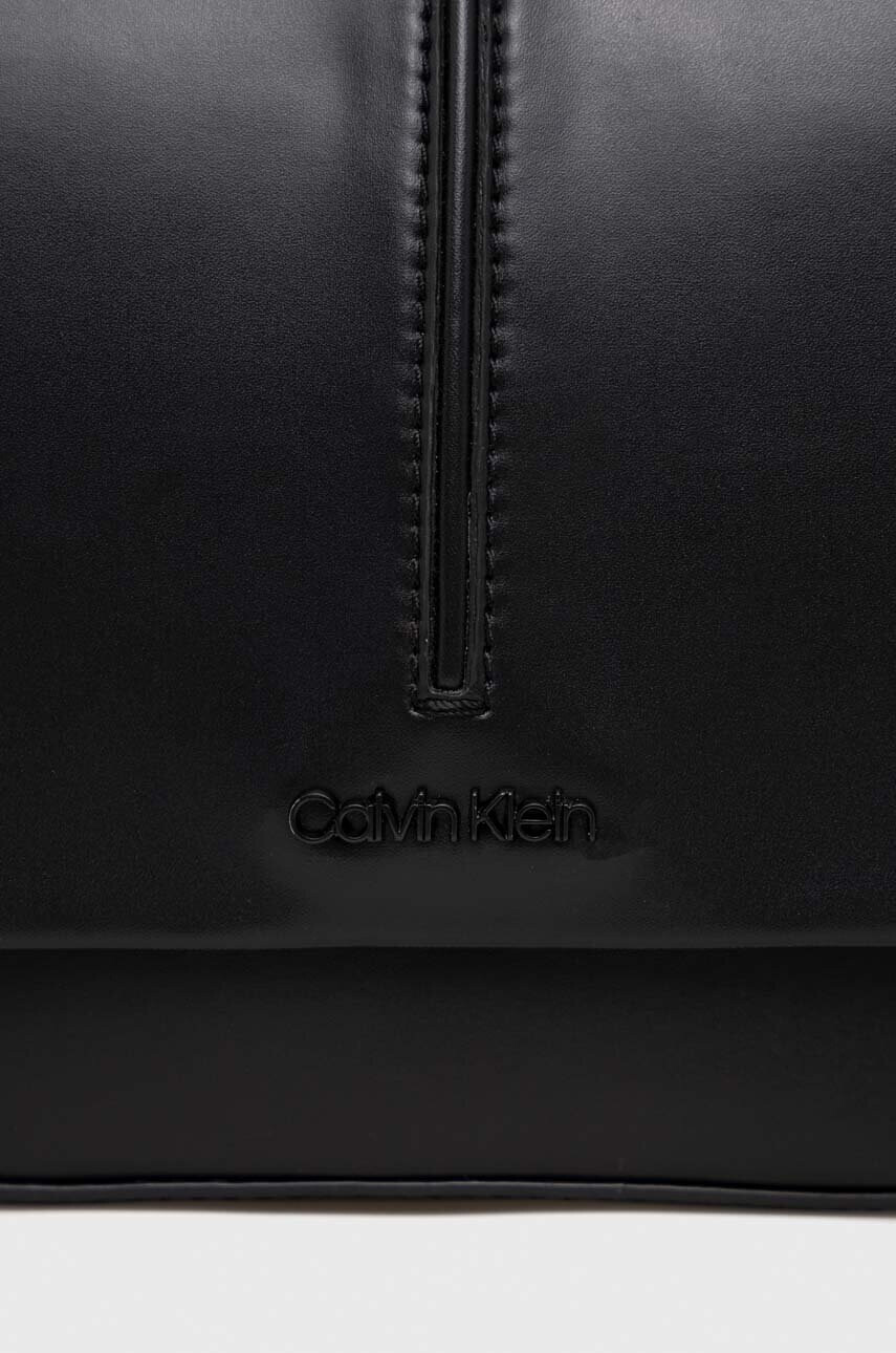 Calvin Klein Чанта през рамо в черно - Pepit.bg