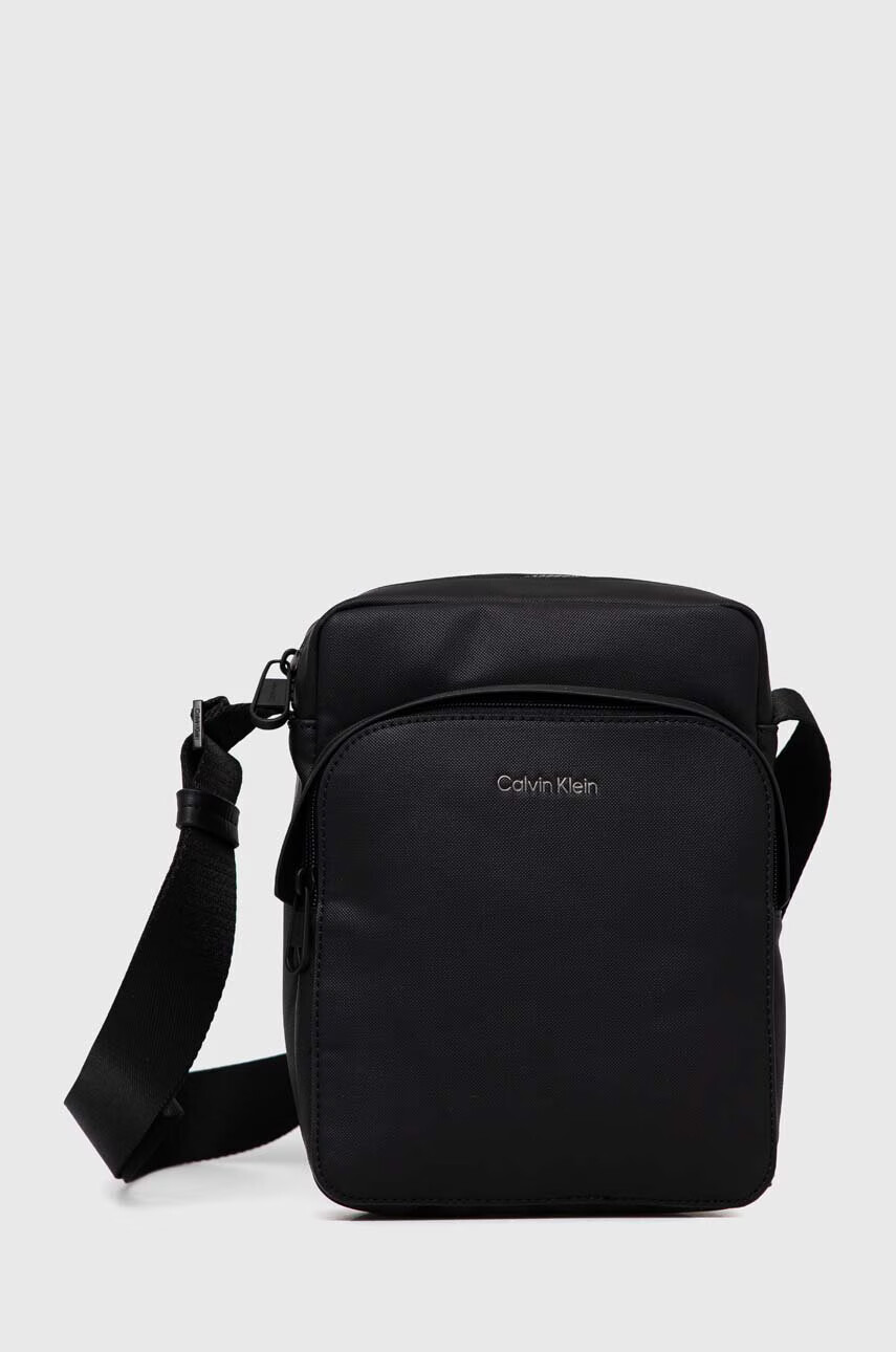 Calvin Klein Чанта през рамо в черно - Pepit.bg