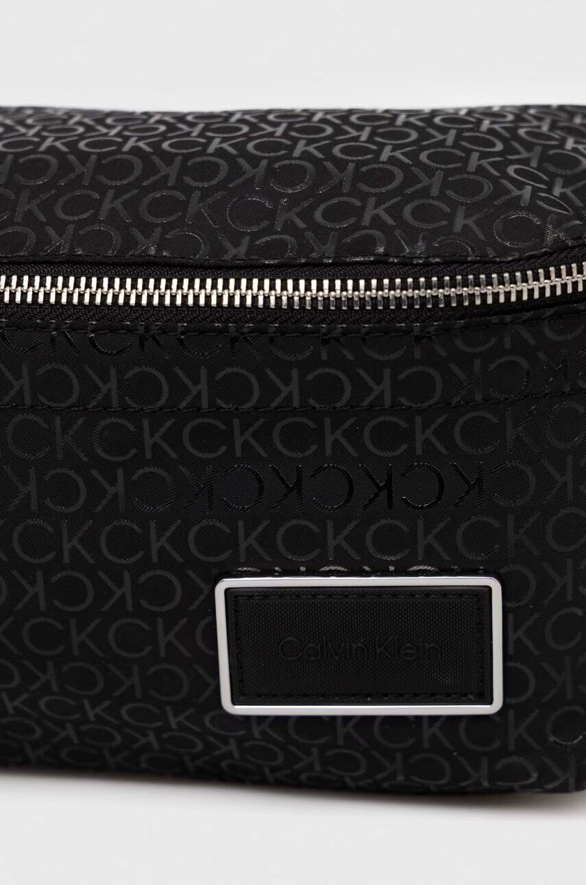 Calvin Klein Чанта за кръст в черно - Pepit.bg