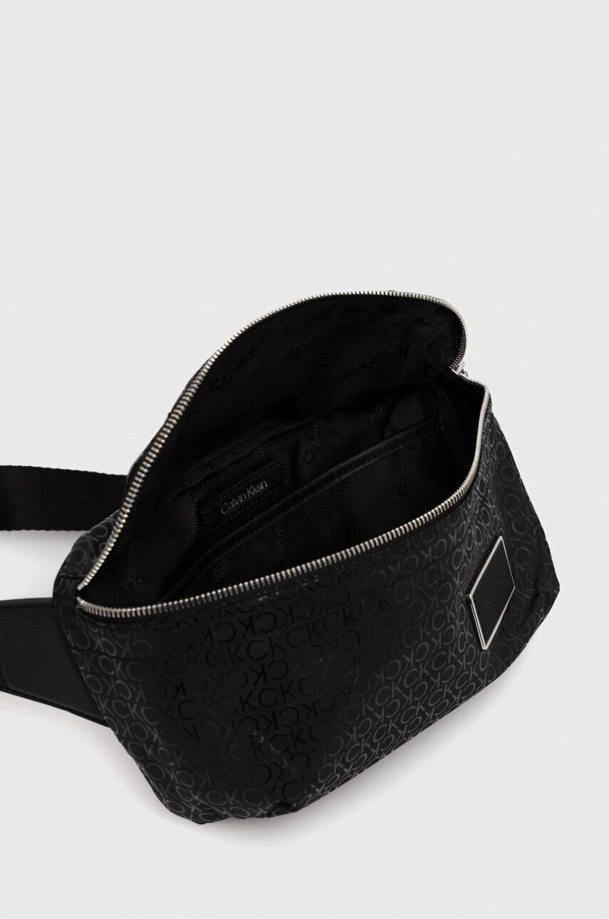 Calvin Klein Чанта за кръст в черно - Pepit.bg