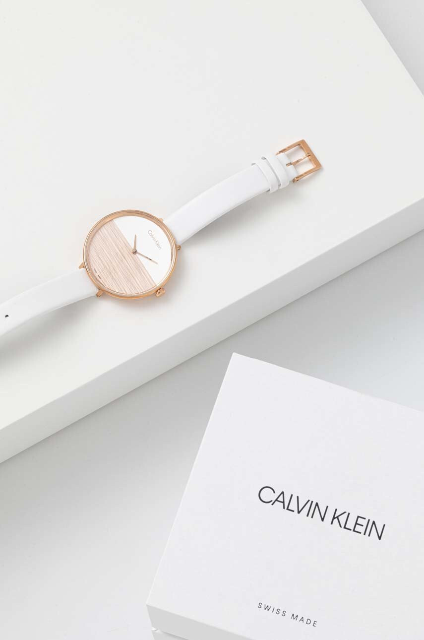 Calvin Klein Часовник дамски в бяло - Pepit.bg