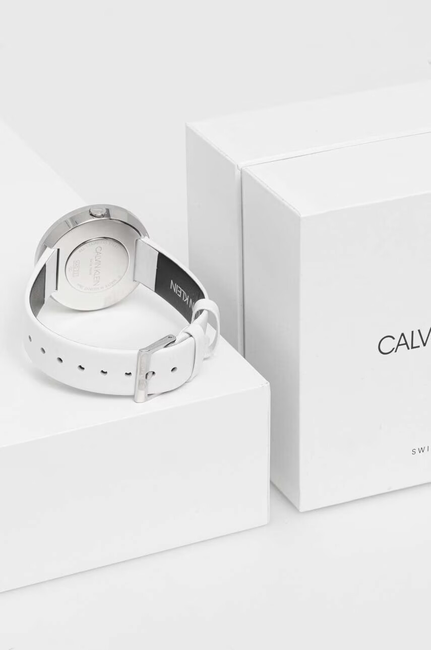 Calvin Klein Часовник дамски в бяло - Pepit.bg