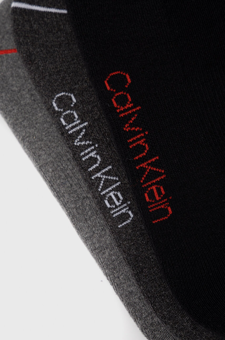 Calvin Klein Чорапи мъжки в сиво - Pepit.bg