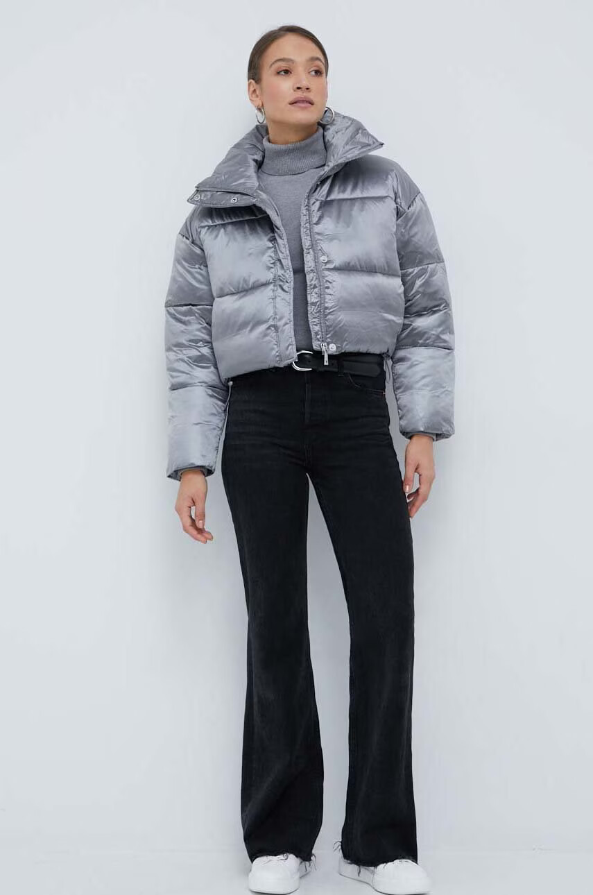 Calvin Klein Яке в сребристо със зимна изолация с уголемена кройка - Pepit.bg