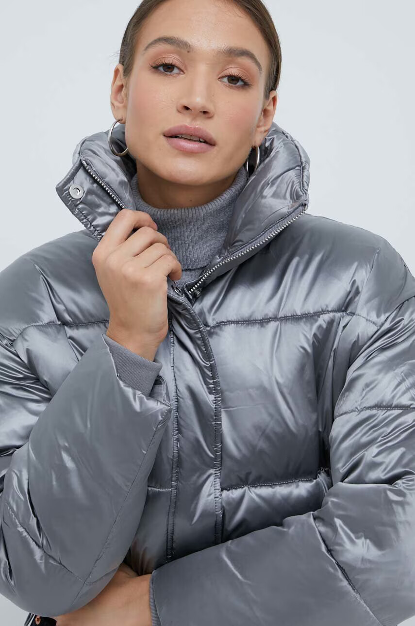 Calvin Klein Яке в сребристо със зимна изолация с уголемена кройка - Pepit.bg