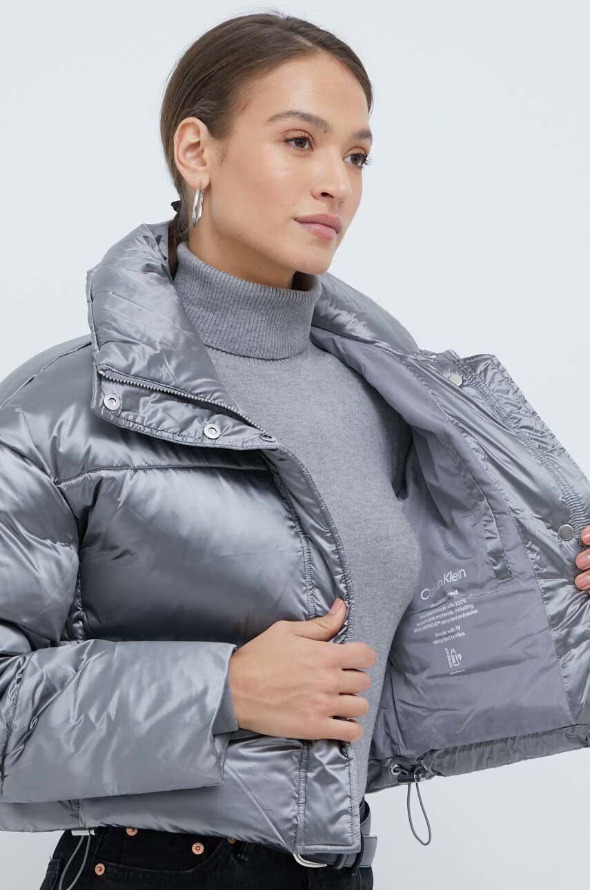Calvin Klein Яке в сребристо със зимна изолация с уголемена кройка - Pepit.bg