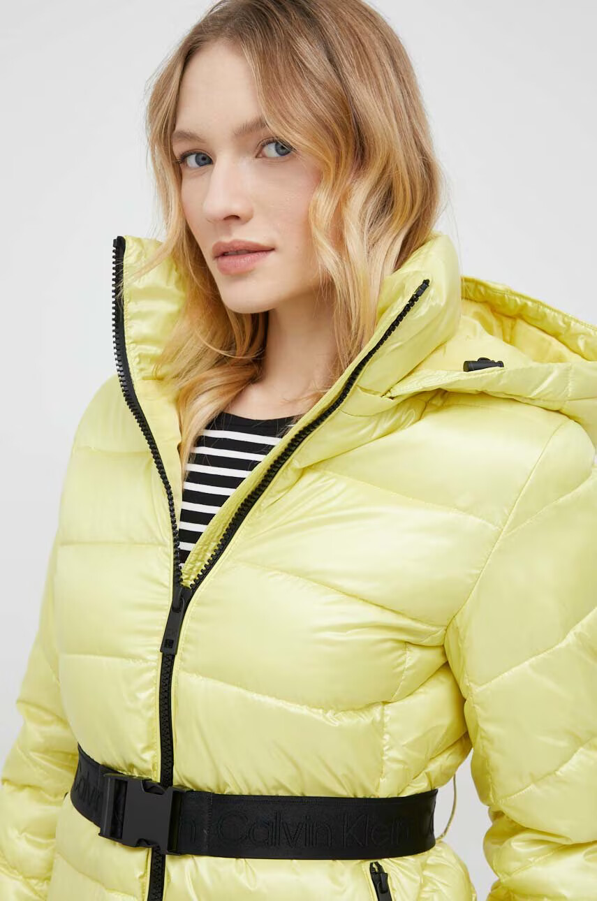Calvin Klein Яке в жълто със зимна изолация - Pepit.bg