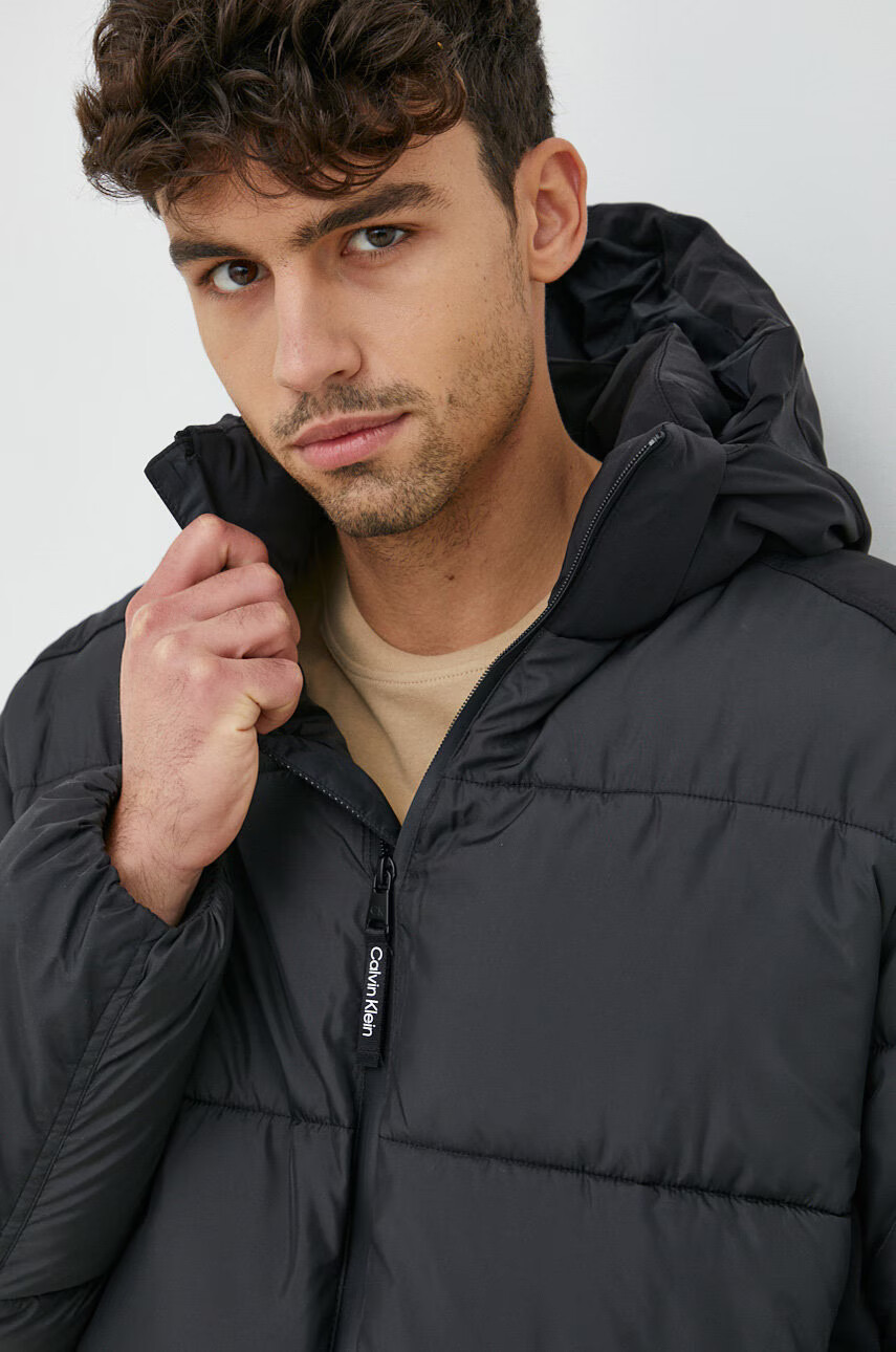 Calvin Klein Яке в черно със зимна изолация - Pepit.bg