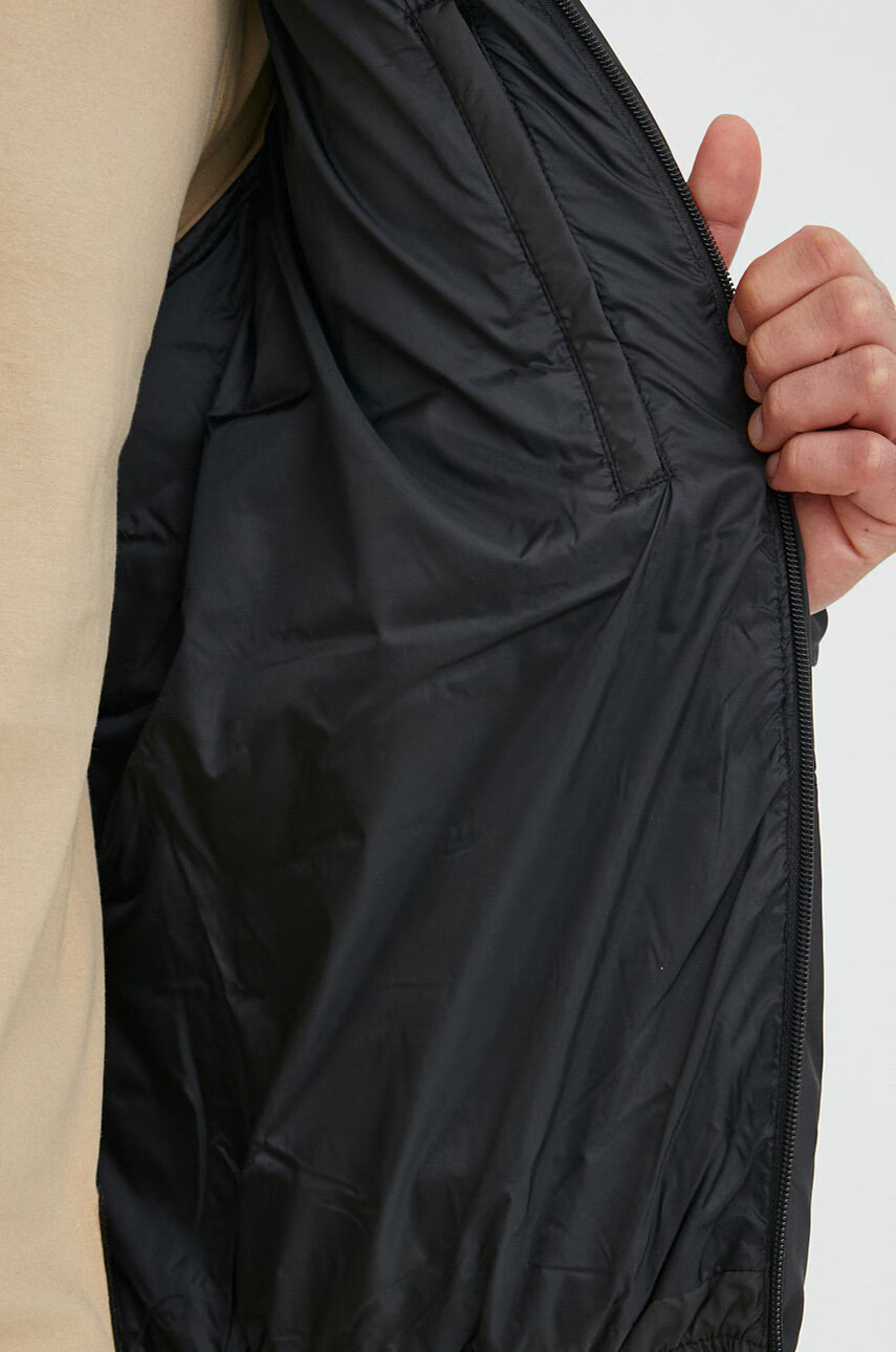 Calvin Klein Яке в черно със зимна изолация - Pepit.bg
