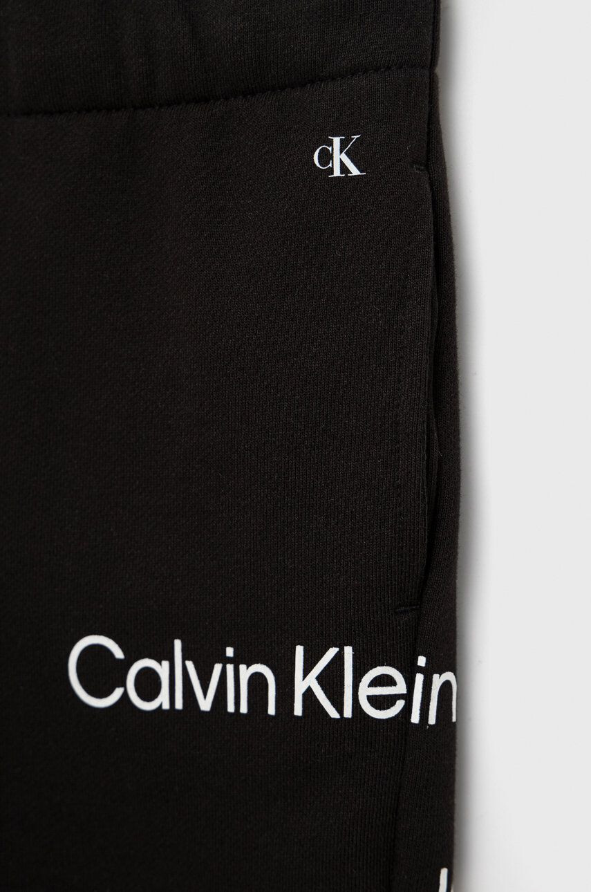 Calvin Klein Jeans в черно с принт - Pepit.bg