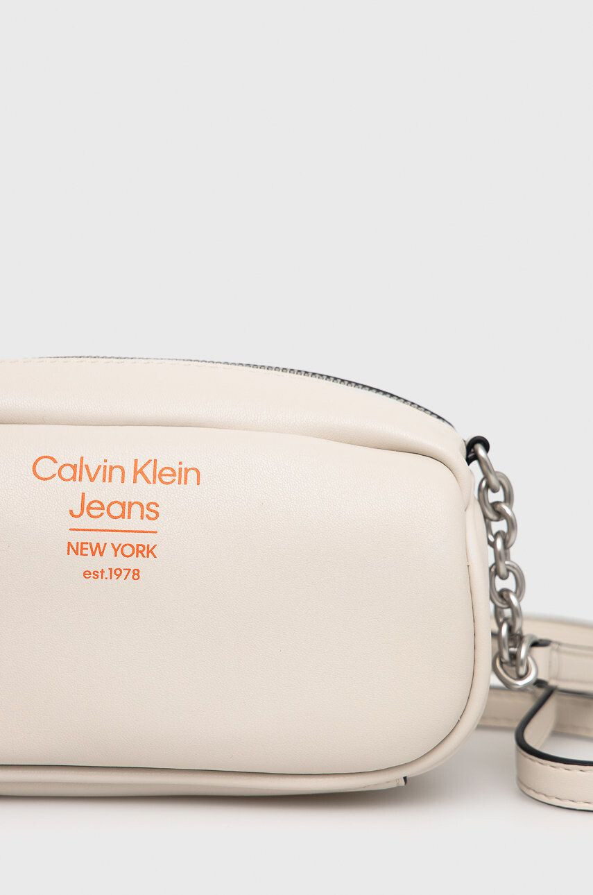 Calvin Klein Jeans Чанта в черно - Pepit.bg