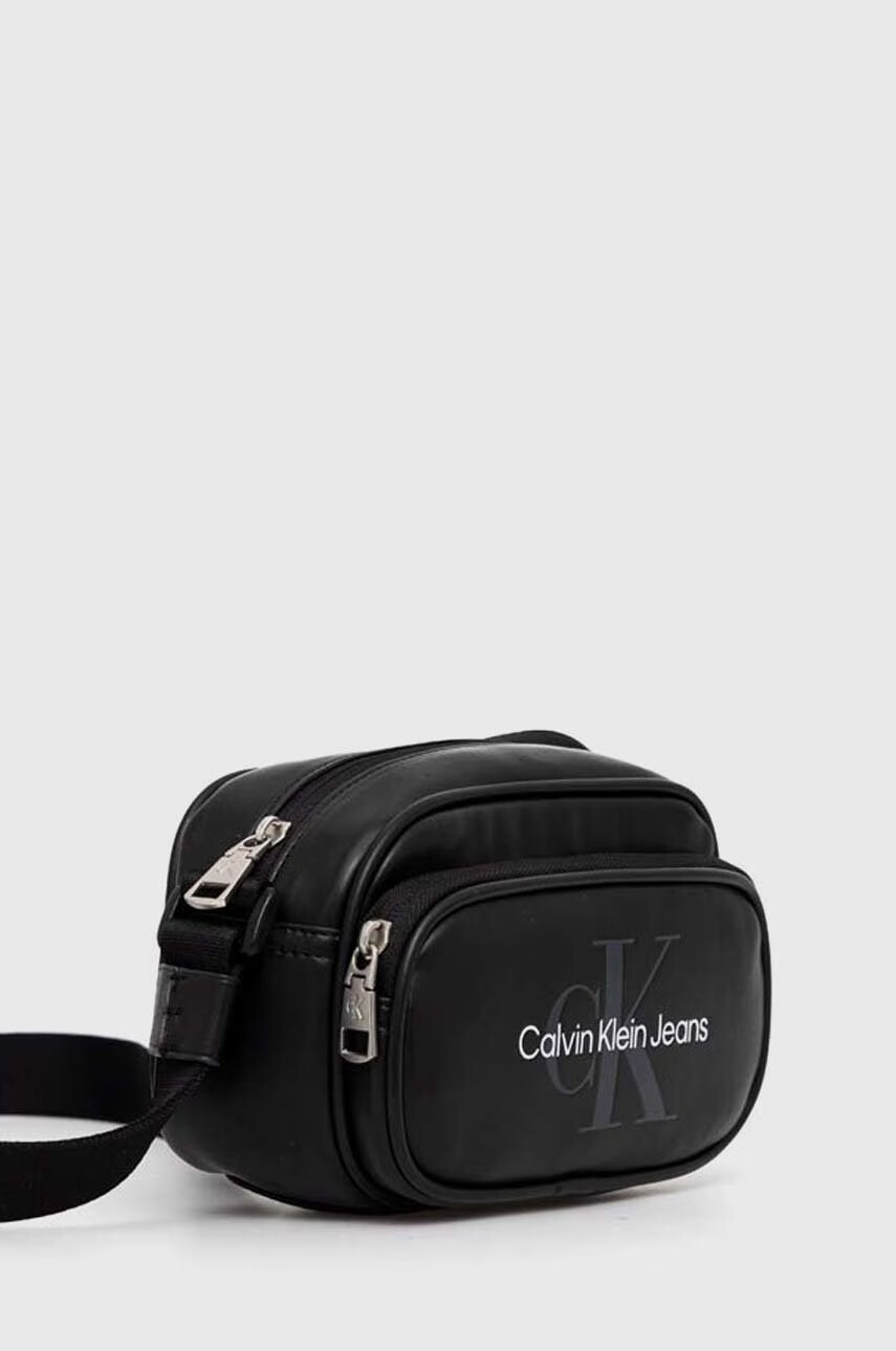 Calvin Klein Jeans Чанта през рамо в черно - Pepit.bg