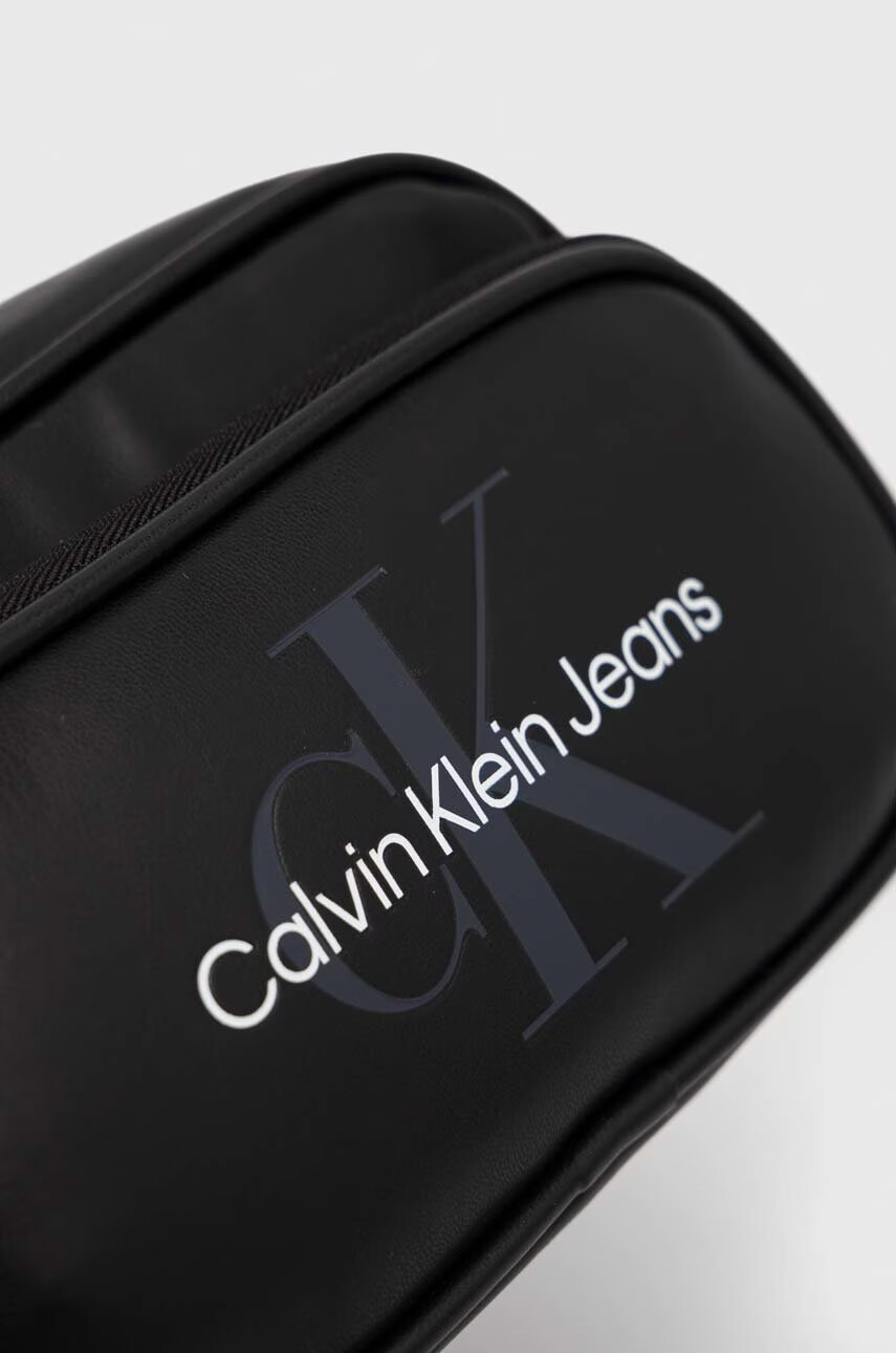 Calvin Klein Jeans Чанта през рамо в черно - Pepit.bg