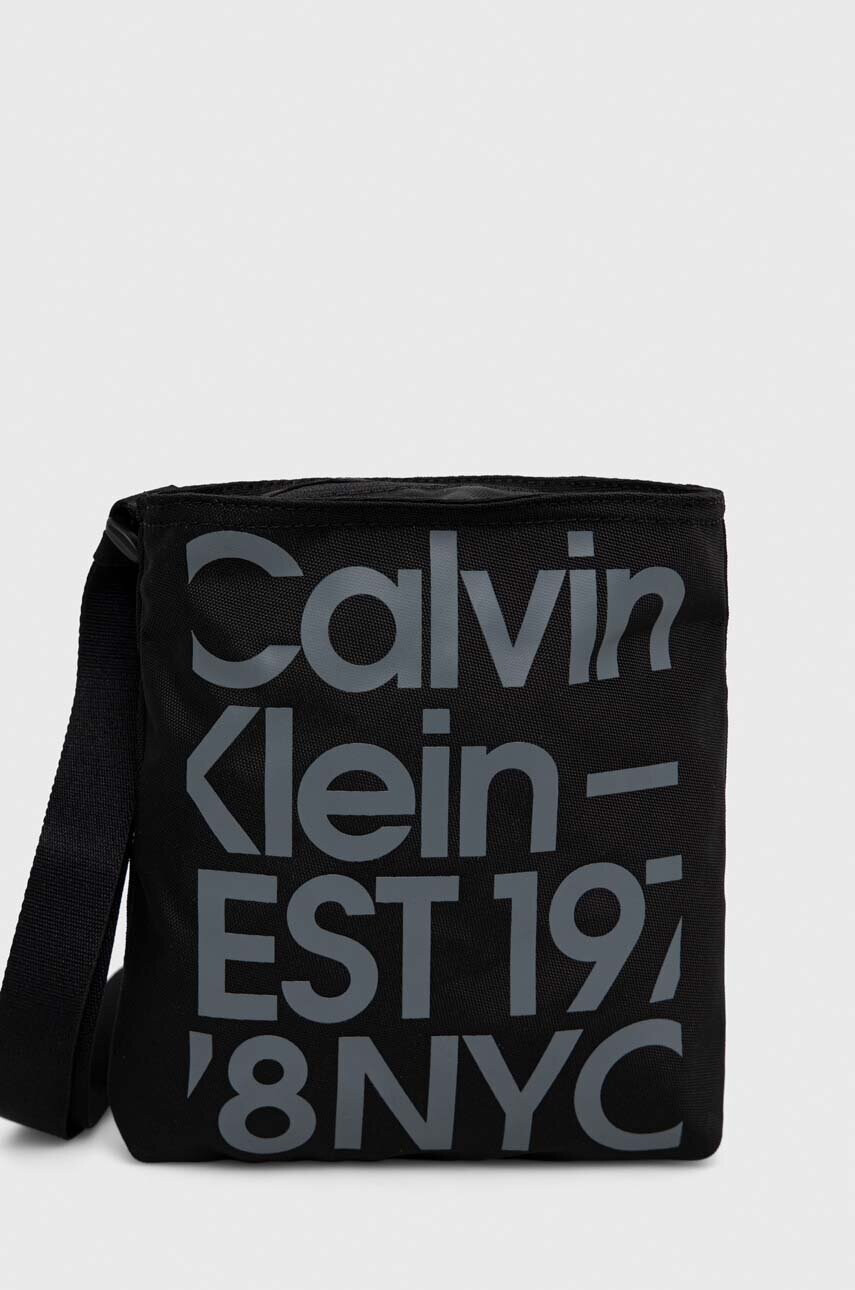 Calvin Klein Jeans Чанта през рамо в черно - Pepit.bg