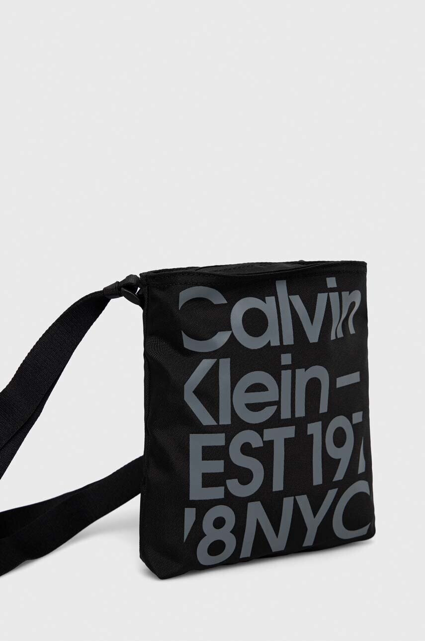 Calvin Klein Jeans Чанта през рамо в черно - Pepit.bg
