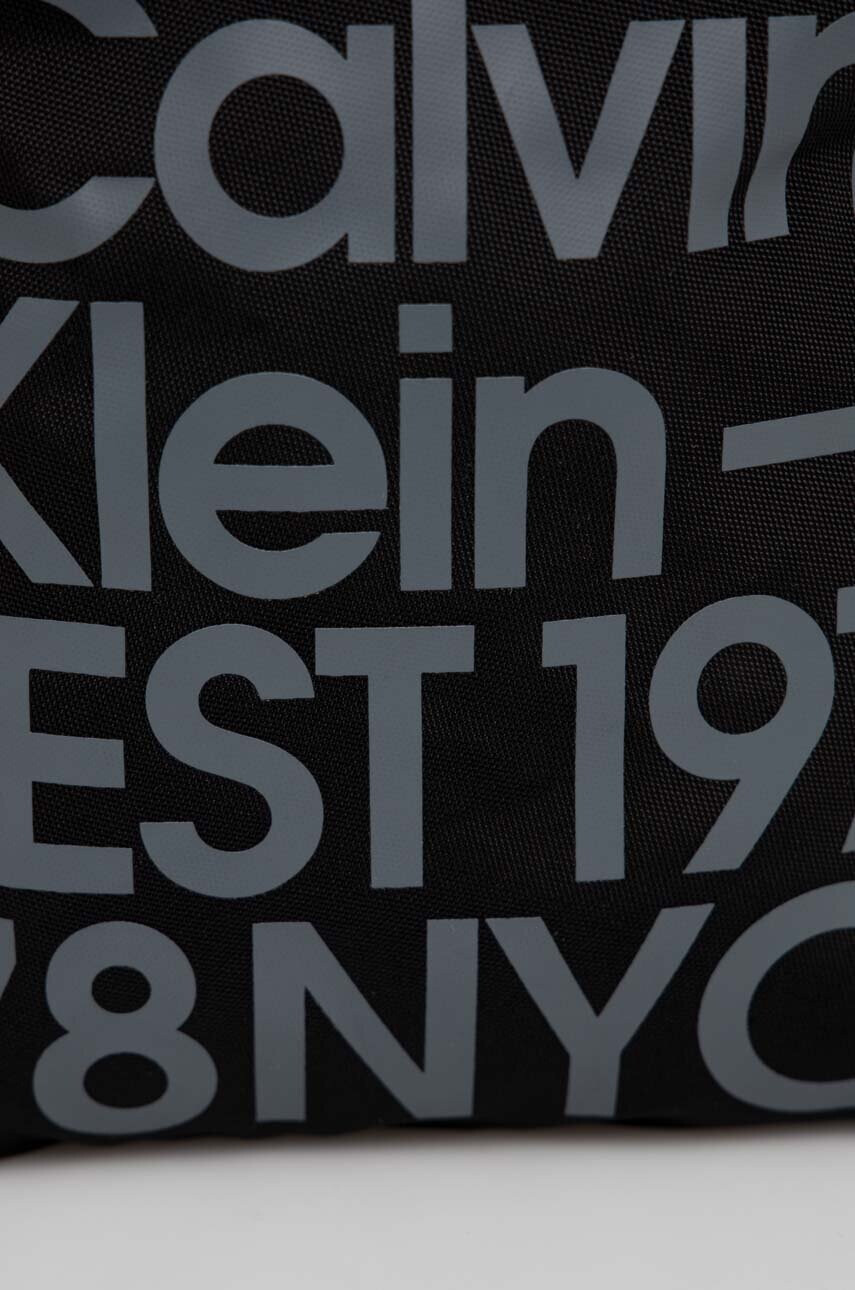 Calvin Klein Jeans Чанта през рамо в черно - Pepit.bg