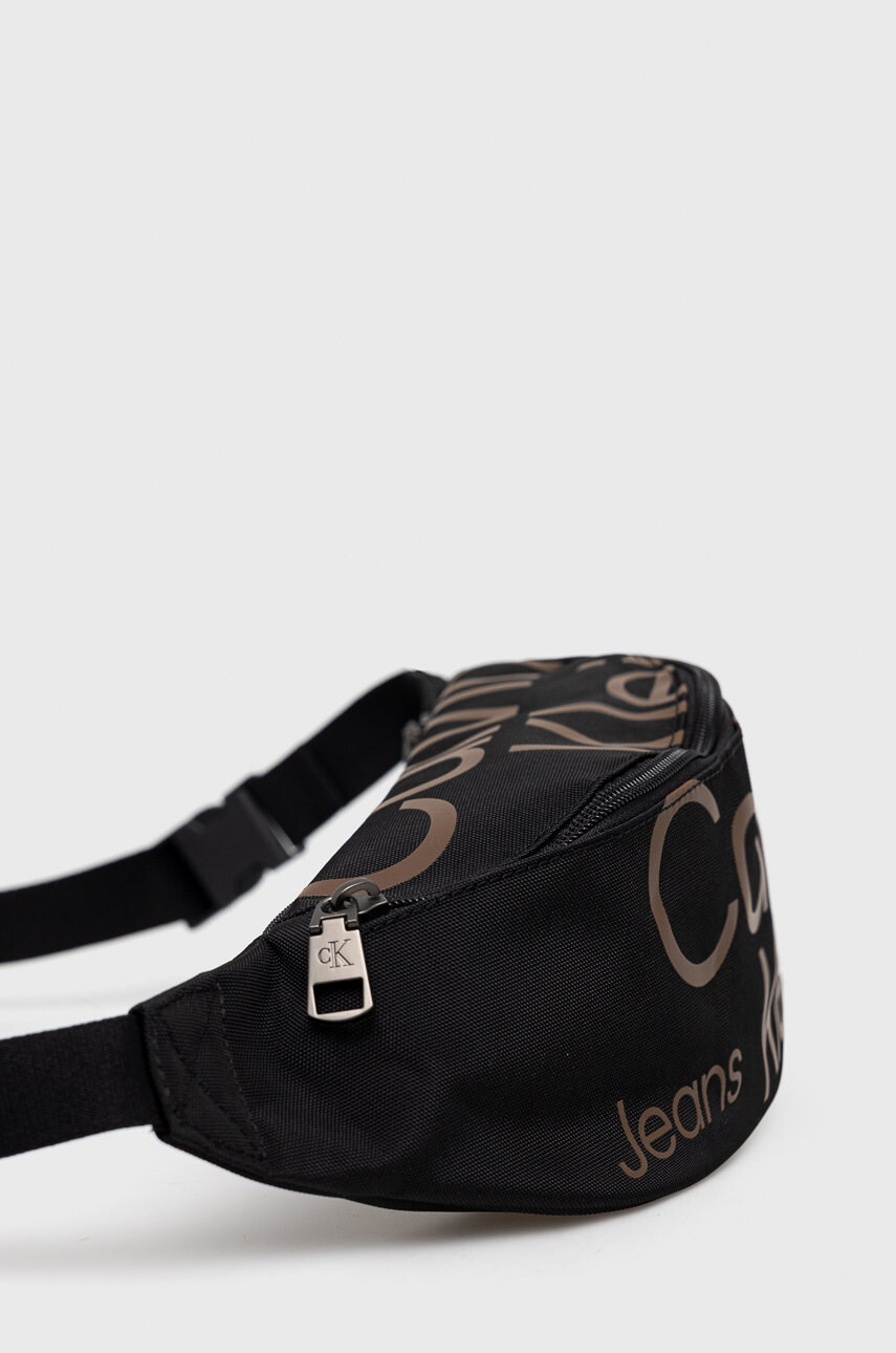 Calvin Klein Jeans Чанта за кръст в черно - Pepit.bg