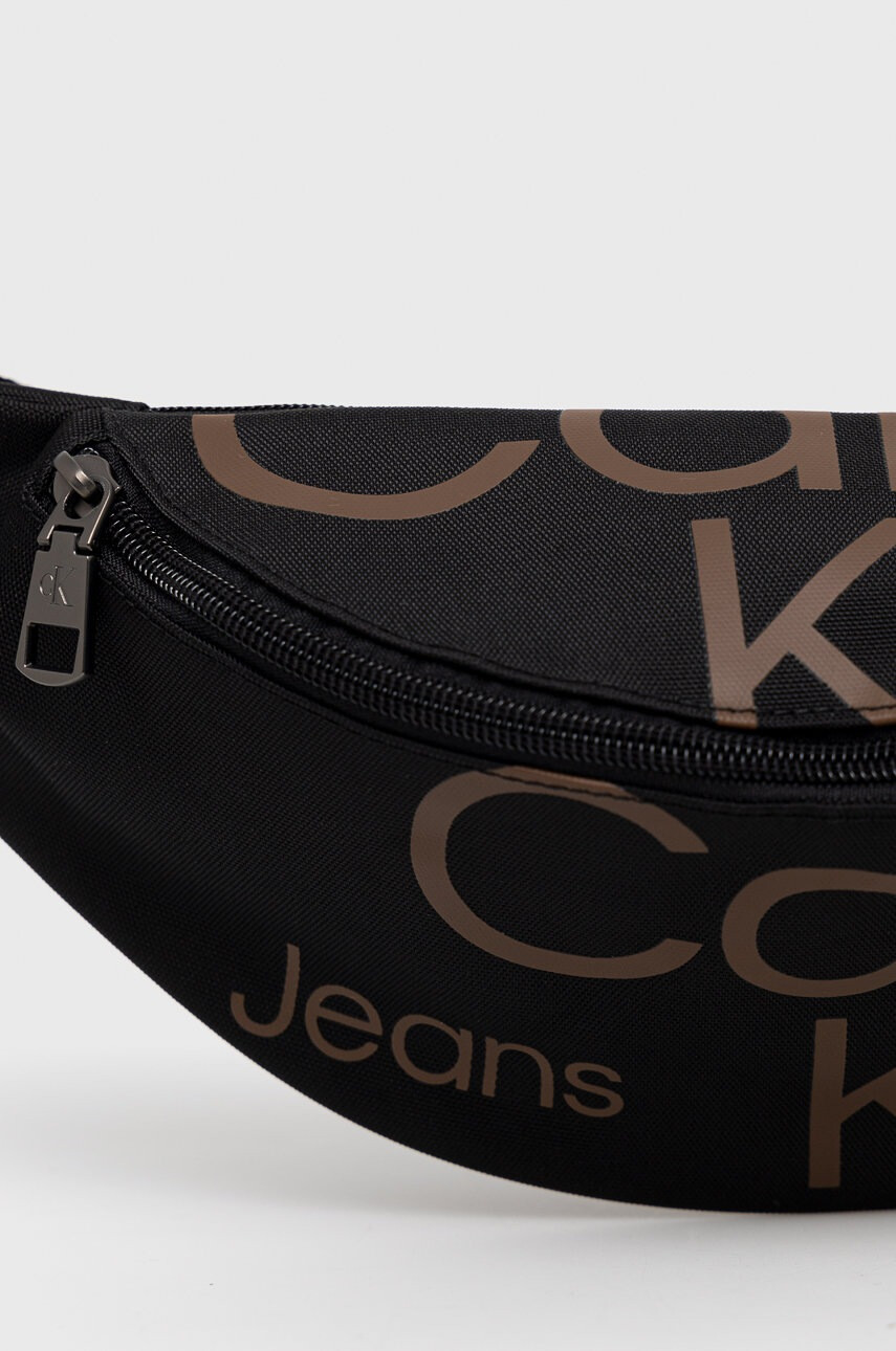 Calvin Klein Jeans Чанта за кръст в черно - Pepit.bg