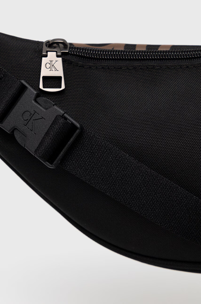 Calvin Klein Jeans Чанта за кръст в черно - Pepit.bg