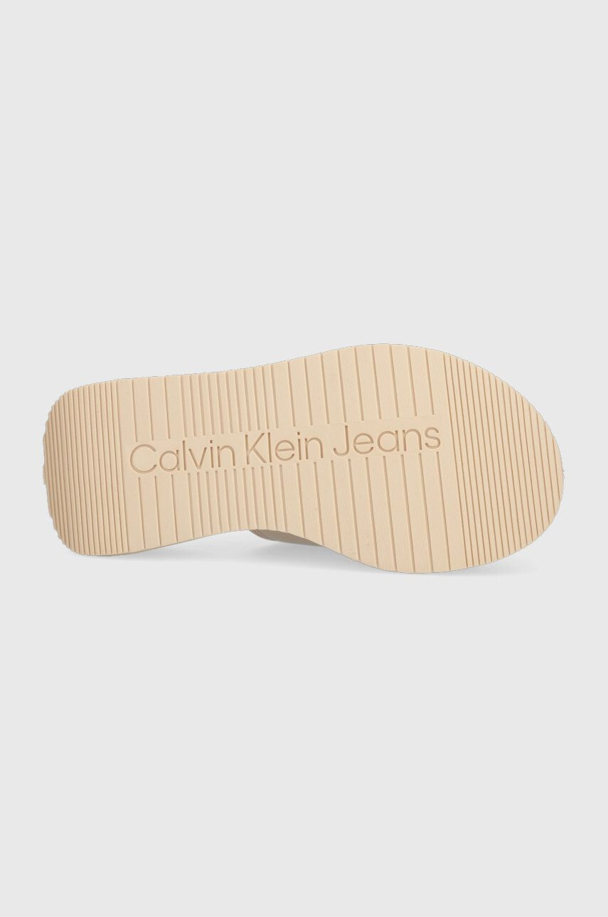 Calvin Klein Jeans Чехли One-strap Sandal в бежово с платформа - Pepit.bg