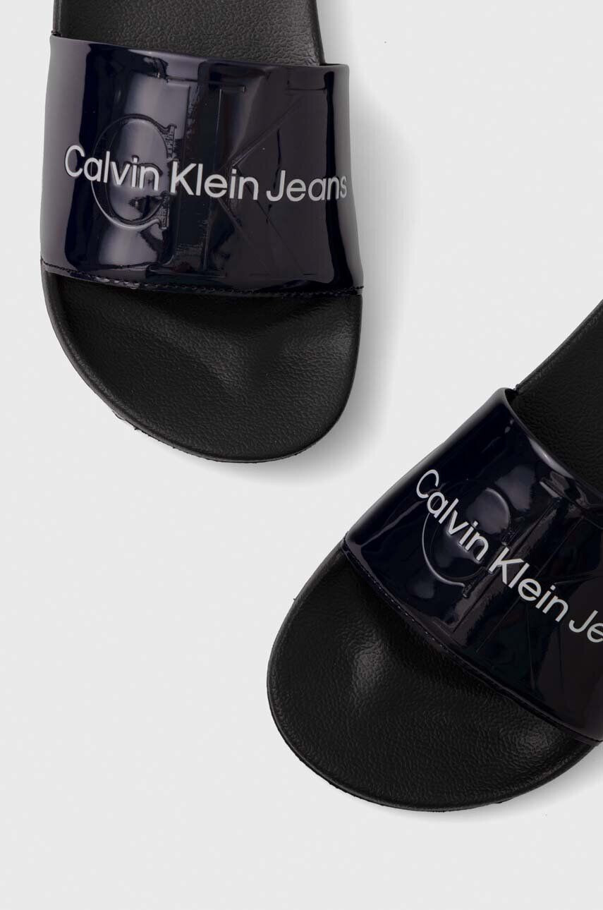 Calvin Klein Jeans Чехли SLIDE METALLIC MONOLOGO в черно YW0YW00638 - Pepit.bg