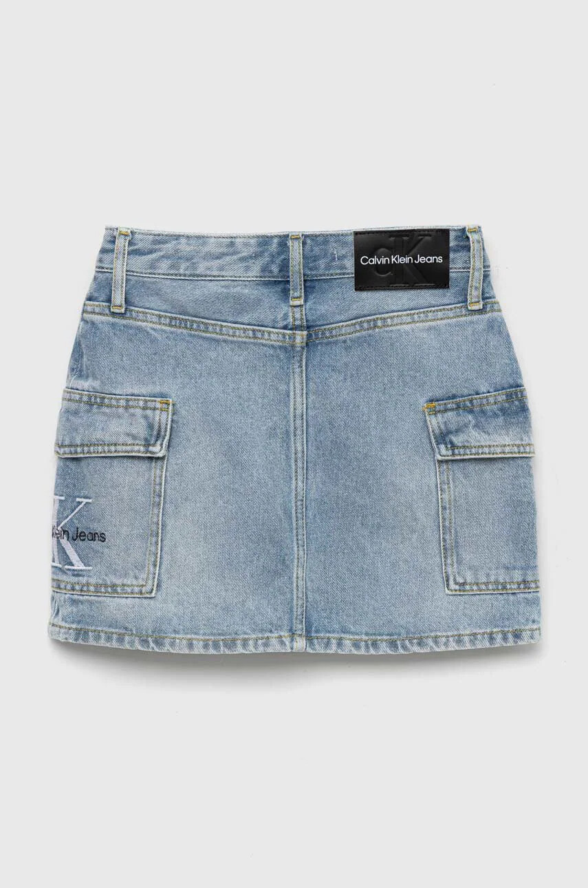 Calvin Klein Jeans Детска дънкова пола в синьо къс модел със стандартна кройка - Pepit.bg