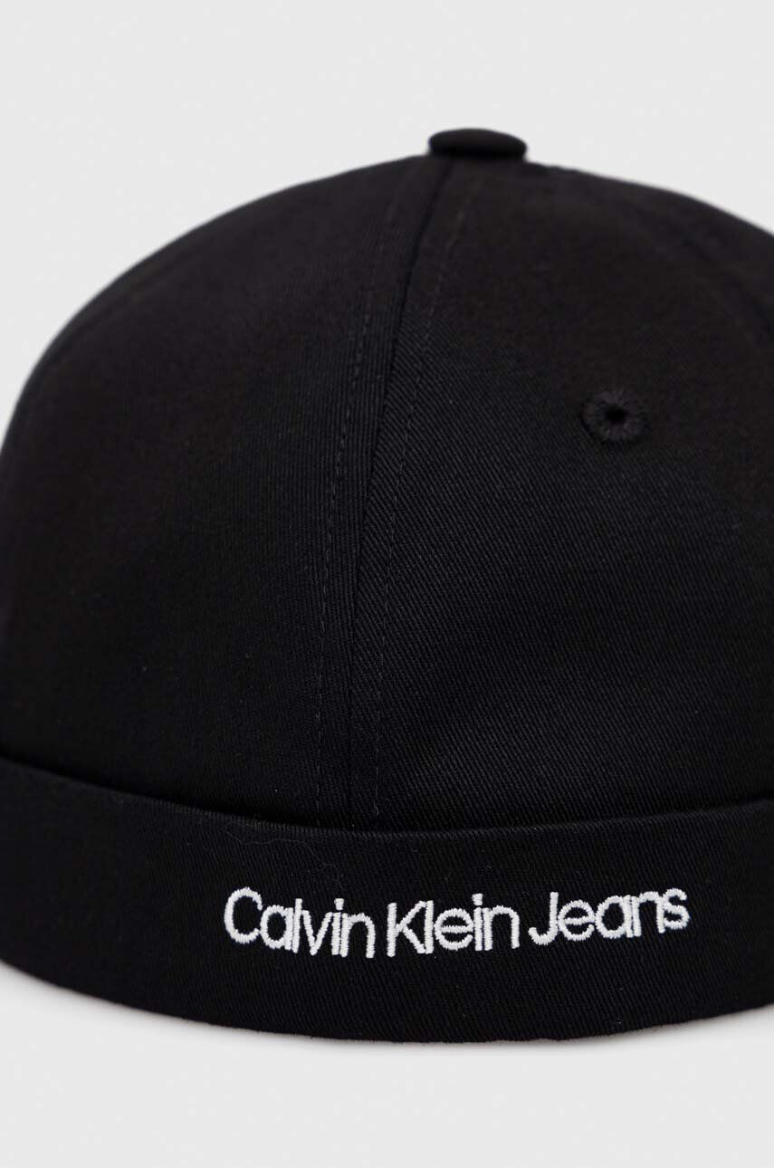 Calvin Klein Jeans Детска памучна шапка в черно с фина плетка от памук - Pepit.bg