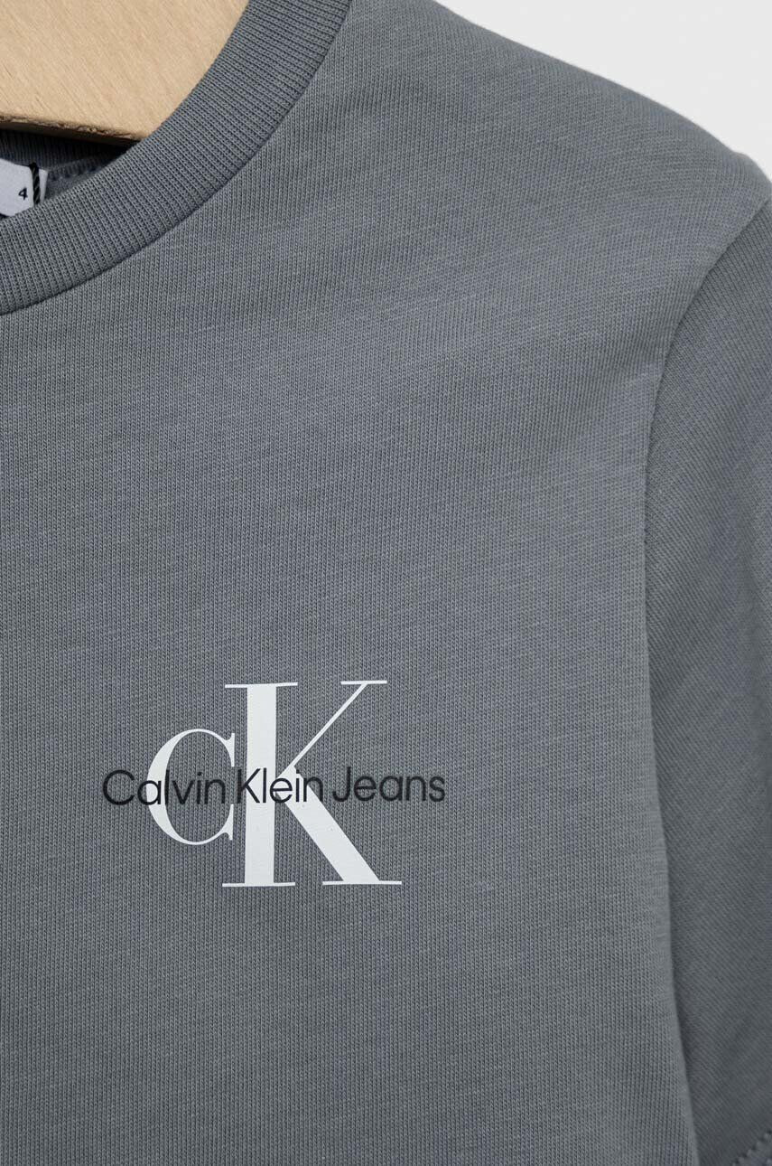 Calvin Klein Jeans Детска памучна тениска в сиво с изчистен дизайн - Pepit.bg