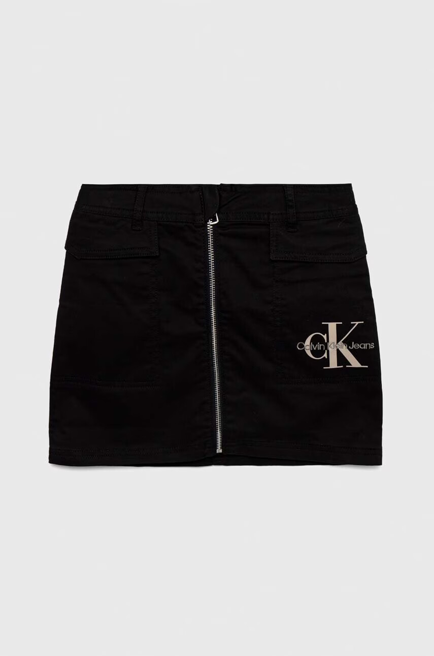 Calvin Klein Jeans Детска пола в черно къс модел със стандартна кройка - Pepit.bg