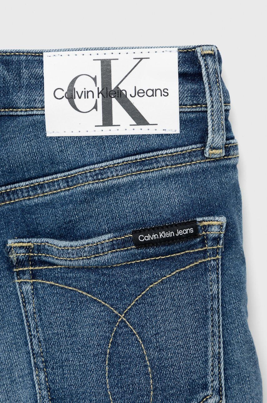 Calvin Klein Jeans Детски дънков къс панталон с изчистен дизайн с регулируема талия - Pepit.bg