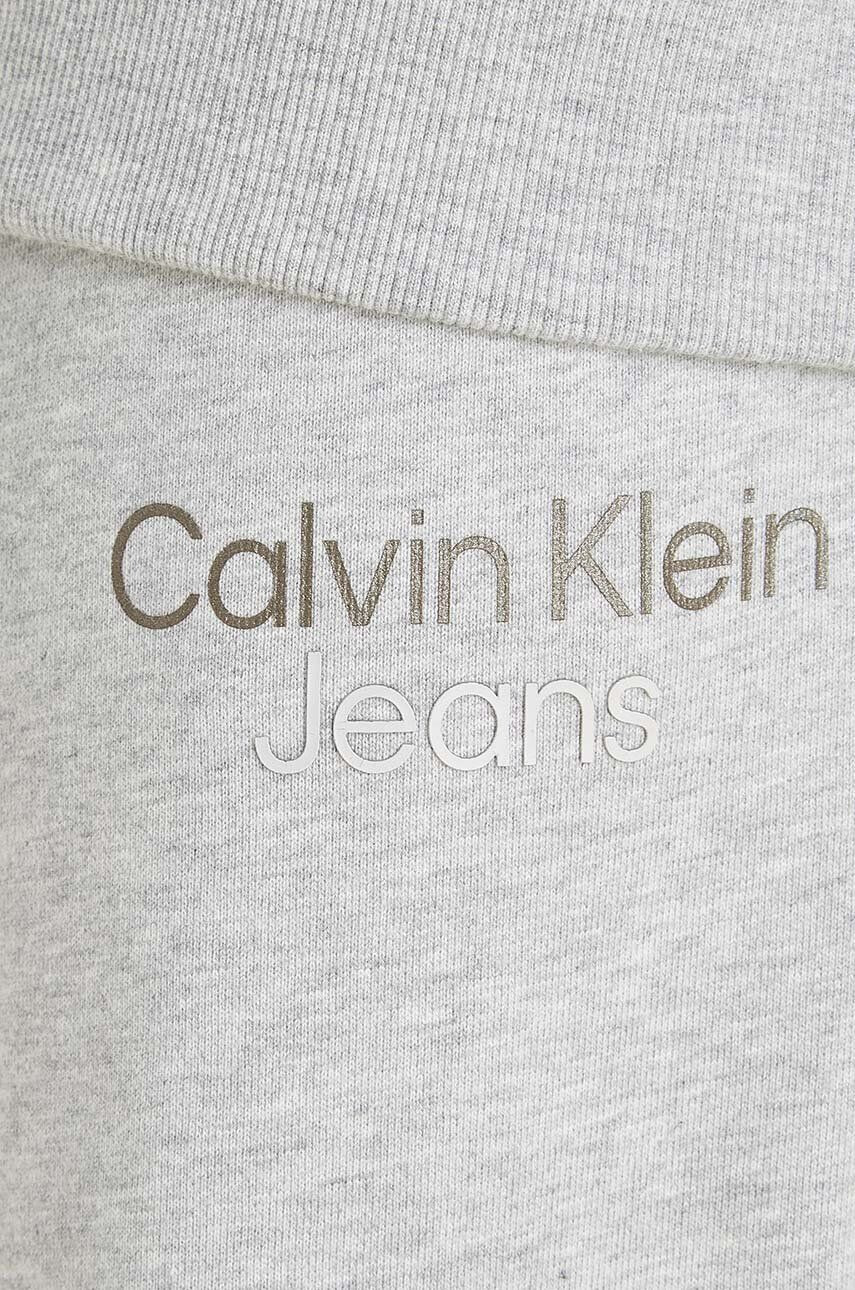 Calvin Klein Jeans Детски памучен анцуг в сиво - Pepit.bg