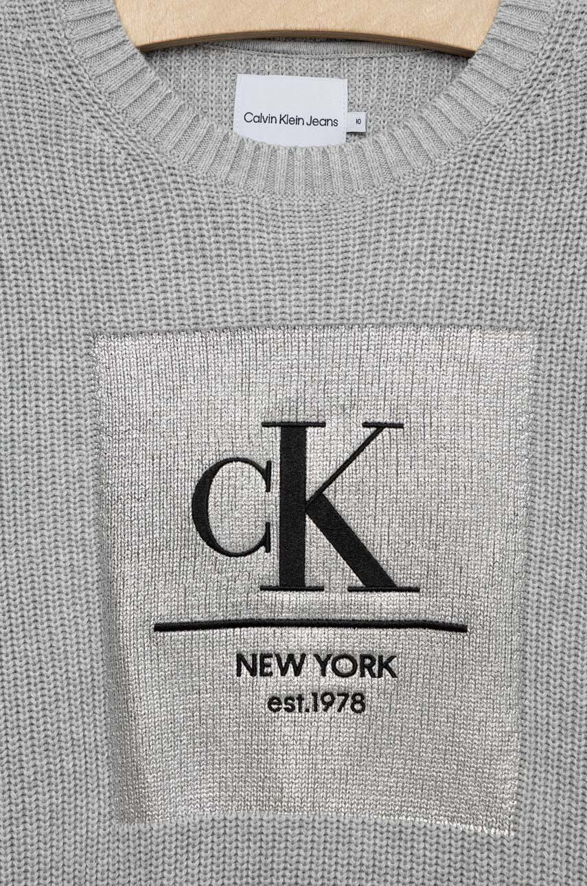 Calvin Klein Jeans Детски памучен пуловер в черно от лека материя - Pepit.bg