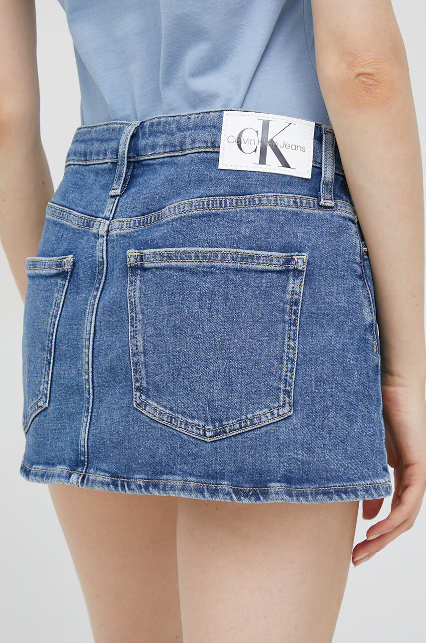 Calvin Klein Jeans Дънкова пола къс модел със стандартна кройка - Pepit.bg