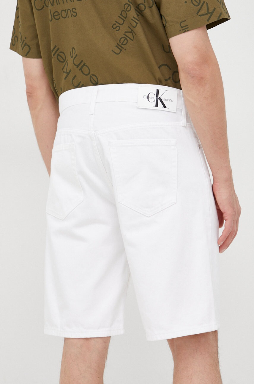 Calvin Klein Jeans Дънкови къси панталони в бяло - Pepit.bg