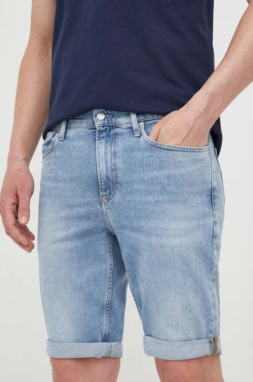 Calvin Klein Jeans Дънкови къси панталони в синьо - Pepit.bg