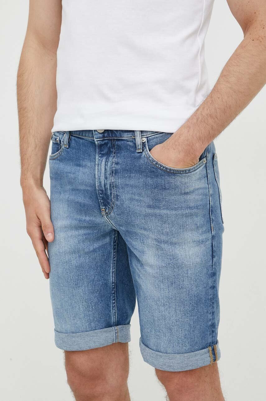 Calvin Klein Jeans Дънкови къси панталони в синьо - Pepit.bg