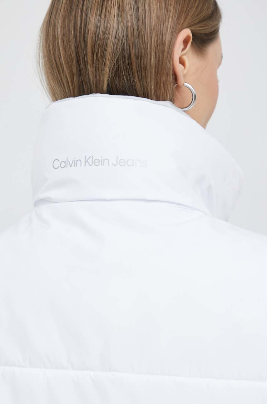 Calvin Klein Jeans Елек дамски в бяло със зимна изолация - Pepit.bg