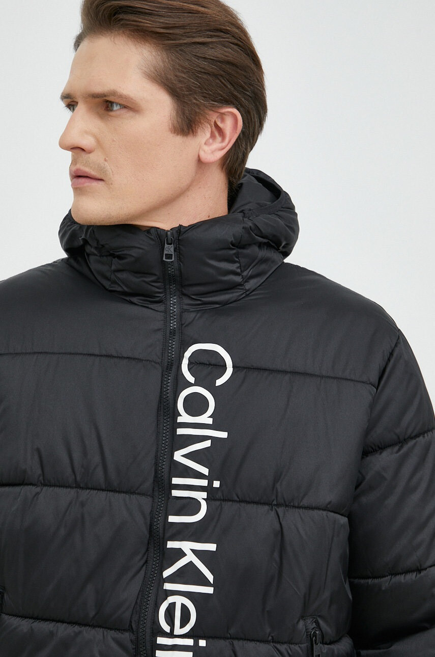 Calvin Klein Jeans Яке в черно с преходна изолация - Pepit.bg