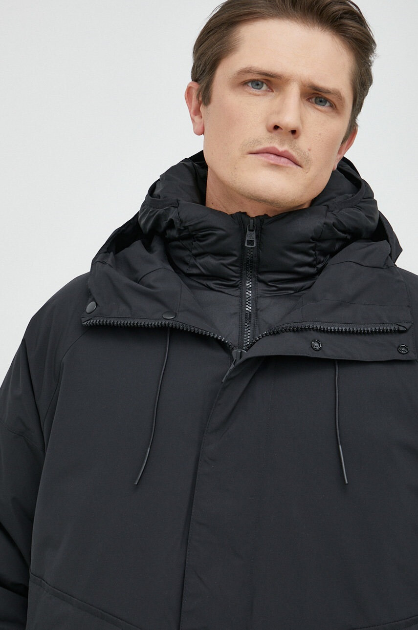 Calvin Klein Jeans Яке в черно с преходна изолация - Pepit.bg