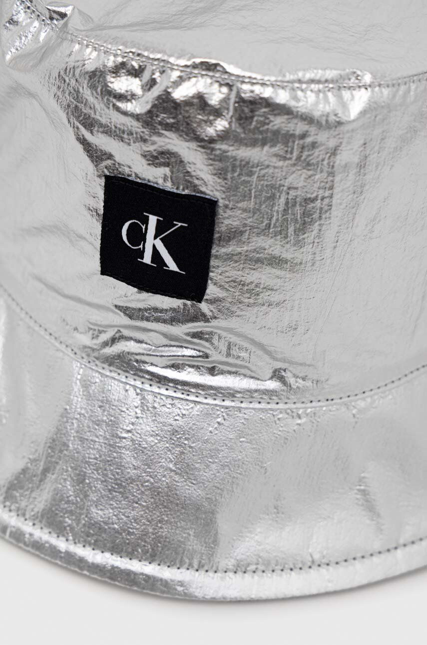 Calvin Klein Jeans Капела с две лица в сребристо - Pepit.bg