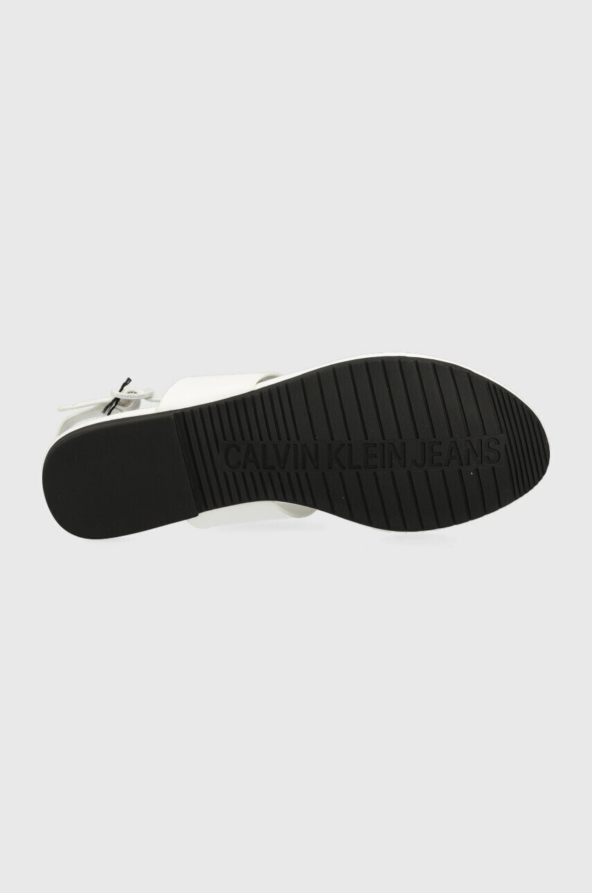 Calvin Klein Jeans Кожени сандали FLAT SANDAL HW в бяло YW0YW00953 - Pepit.bg