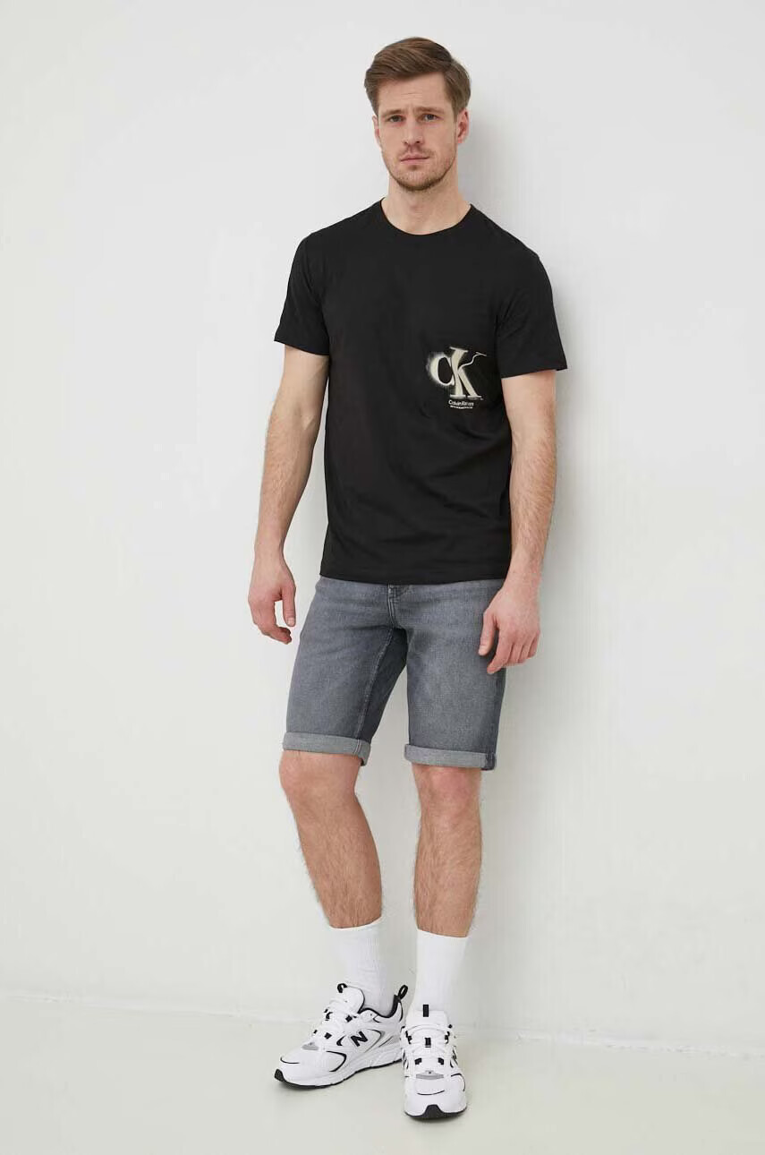 Calvin Klein Jeans Къс панталон в сиво - Pepit.bg