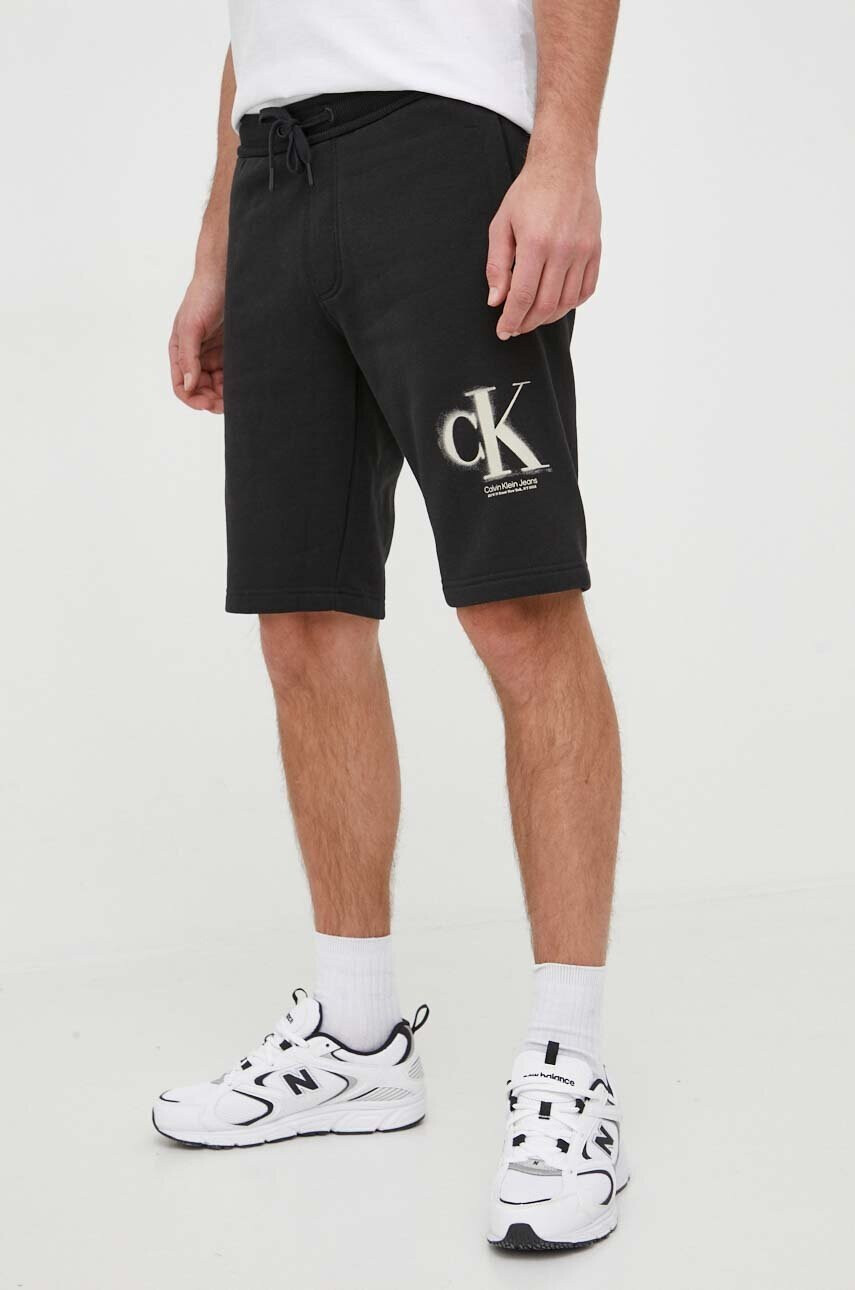 Calvin Klein Jeans Къс панталон в черно - Pepit.bg