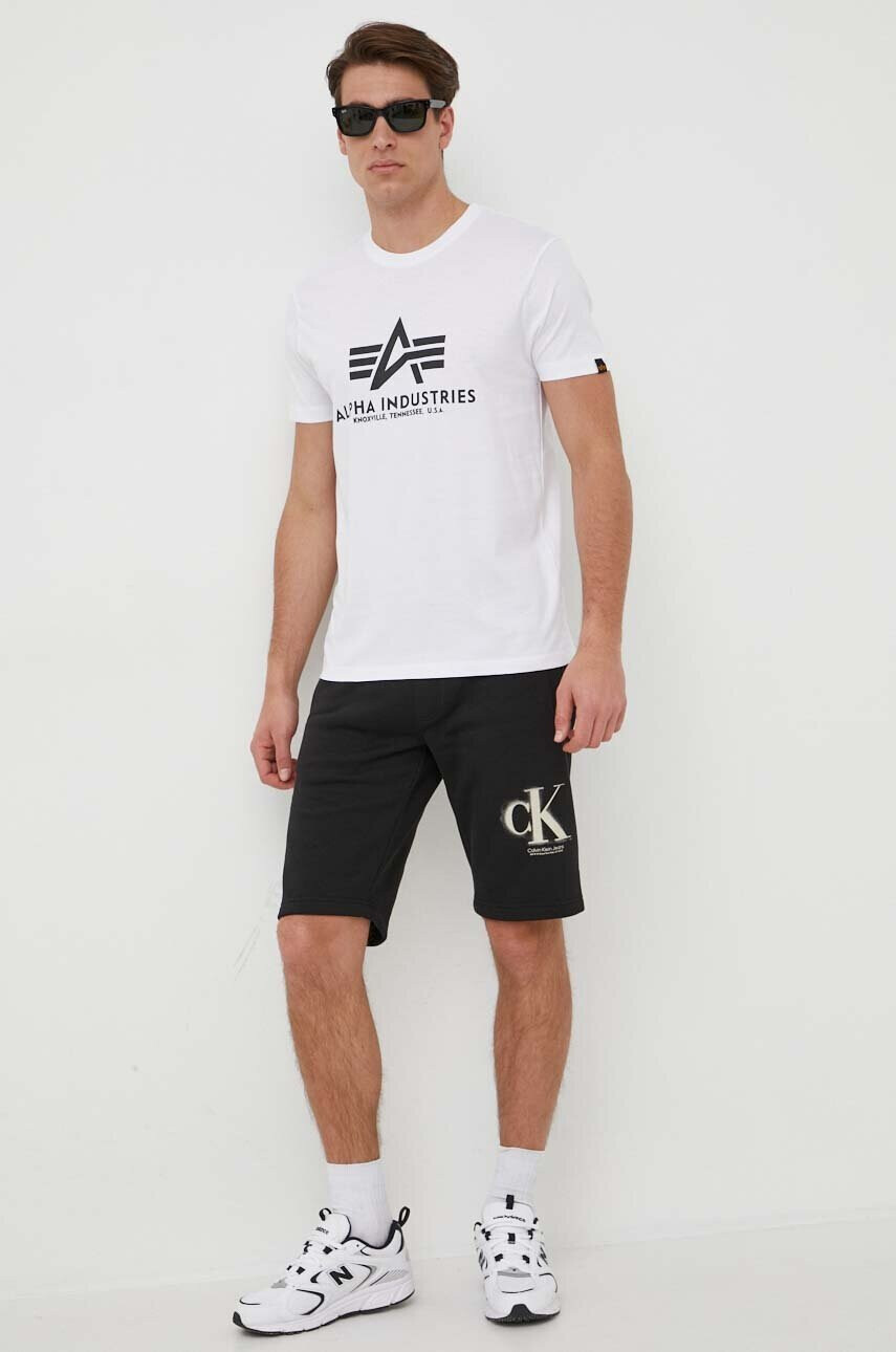 Calvin Klein Jeans Къс панталон в черно - Pepit.bg